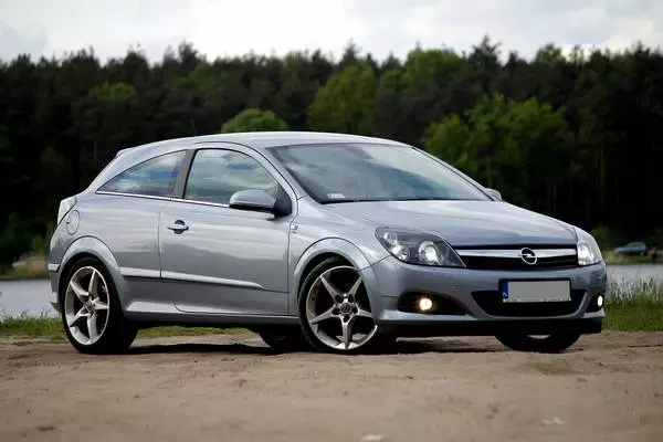 OPEL Astra GTC 1.8dm3 benzyna A-H/C K211 1AABA5FBBL5